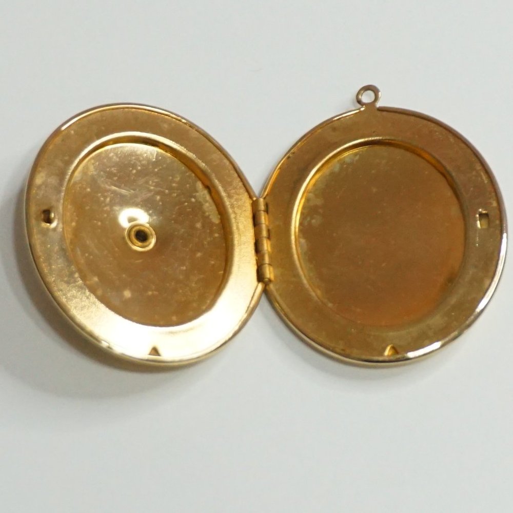 2/$40 - Vintage Renaissance Picture Pendant Locket - Picture 3 of 4